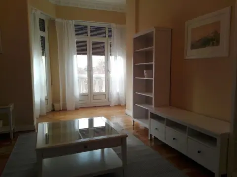 Piso en calle de Juan Bravo