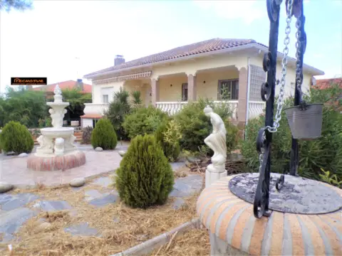 Chalet unifamiliar en Villaluenga de La Sagra