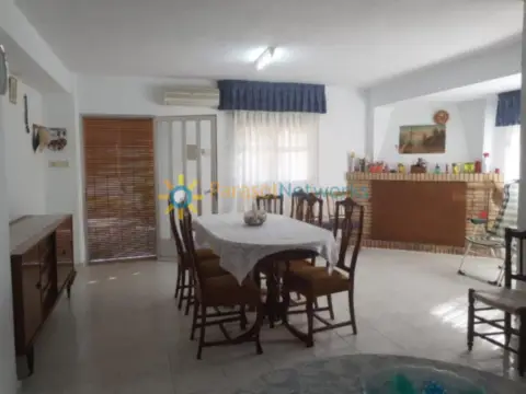 Chalet rústico en Llombo