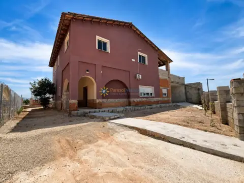 Chalet rústico en L´Ènova