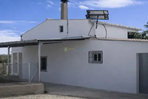 Chalet unifamiliar en calle Diseminados 137