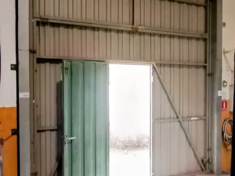 Nave industrial en calle del Miño