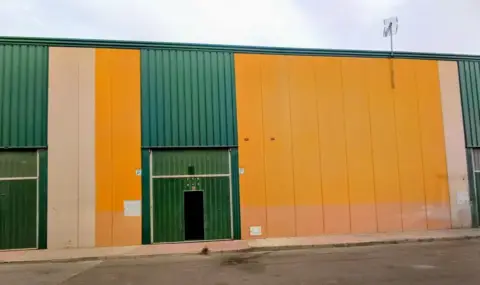 Nave industrial en calle del Miño