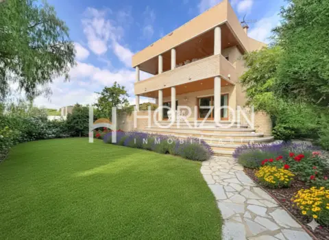 Chalet unifamiliar en Avenida Mestra Dolors Barceló