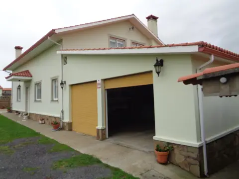 Chalet unifamiliar en Travesía do Lago