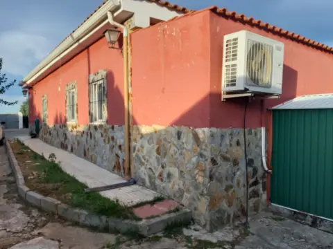 Chalet unifamiliar en calle los Lebratos