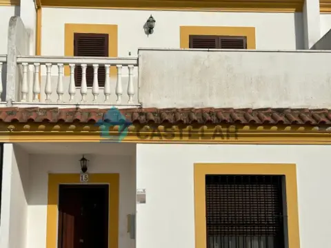 Casa adosada en calle Dulce Chacón