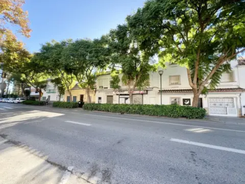 Chalet pareado en Avenida de Juan Sebastián Elcano