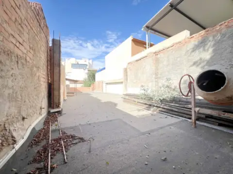 Terreno en calle Montiel