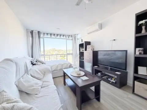 Estudio en calle de los Hermanos Álvarez Quintero