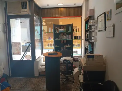Local comercial en calle de Martínez de Vega, 1