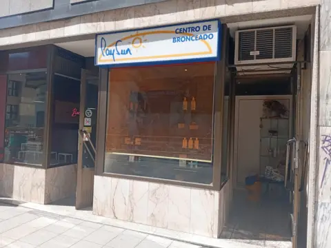 Local comercial en calle de Martínez de Vega, 1