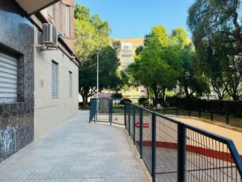 Local comercial en calle de Zeus