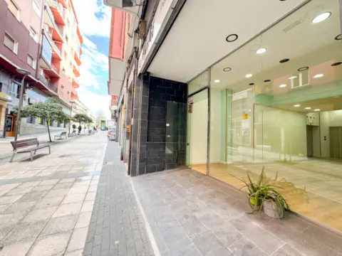 Local comercial en calle de Juan Arana