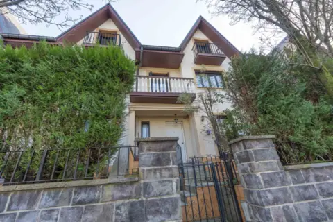 Chalet adosado en calle de Karobiaga, 57