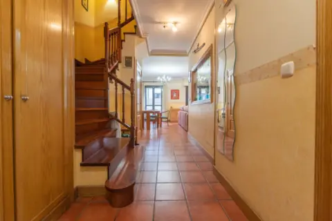 Chalet adosado en calle de Karobiaga, 57