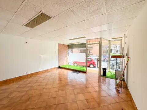 Local comercial en calle Peñas de Aya, 1