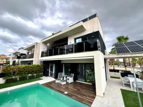 Chalet unifamiliar en calle Cabo Ortegal