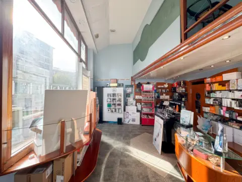 Local comercial en calle Fuenterrabia, 15