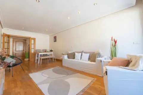 Piso en calle de Macondo