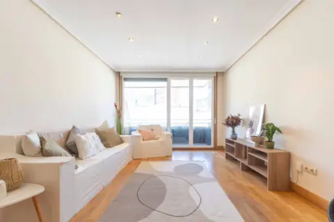 Piso en calle de Macondo