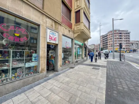 Local comercial en calle Fuenterrabia
