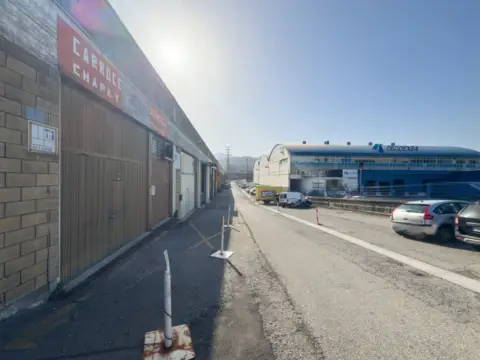 Almacén en calle de Burniola