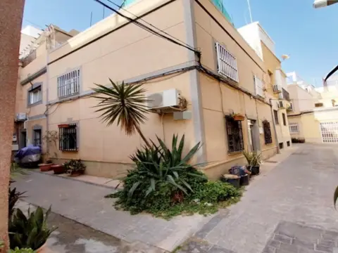 House in calle Hermanos Oliveros
