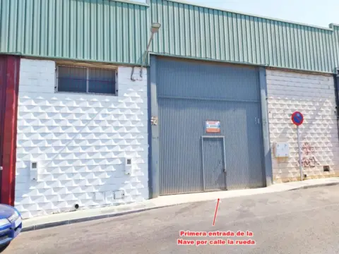 Nave industrial en calle de la Rueda