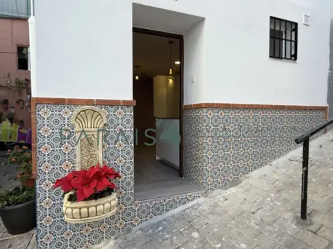 Casa pareada en calle de San Crescencio