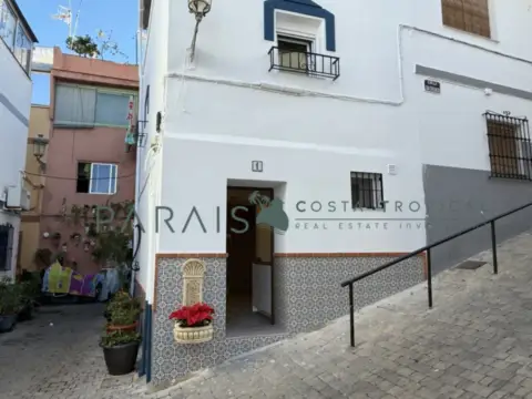 Casa pareada en calle de San Crescencio
