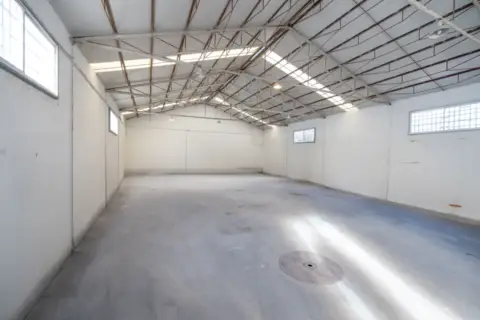 Nave comercial en calle de los Guijos, 98