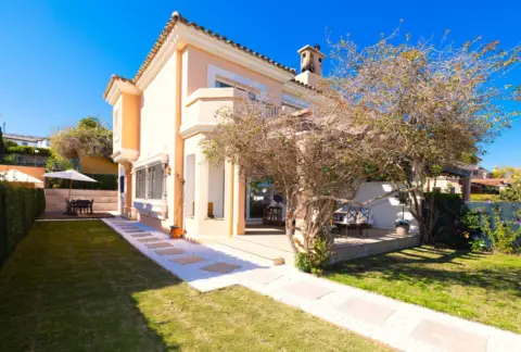 Casa adosada en Avenida de las Palmeras, 24