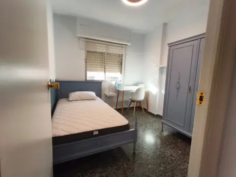 Habitación en Zona Plaça de la Concòrdia