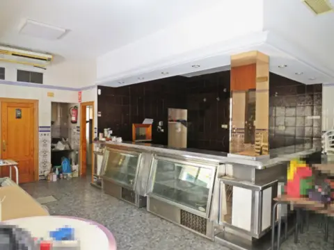 Local comercial en Portada Alta-Camino de Antequera