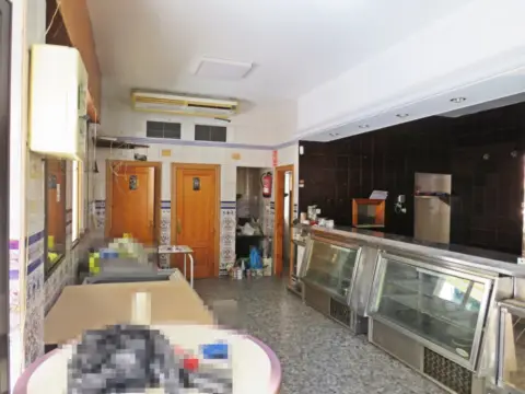 Local comercial en Portada Alta-Camino de Antequera
