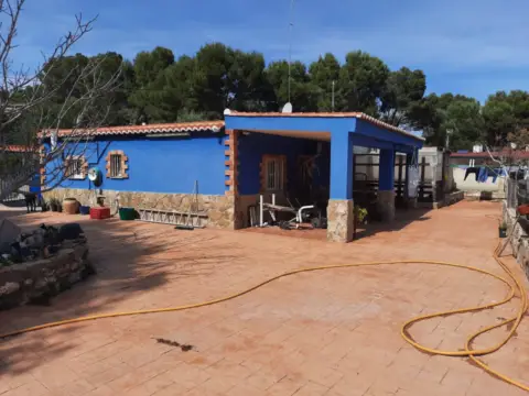 Chalet en En Venta Finca Rustica en Camino Viejo de Teruel Sagunto