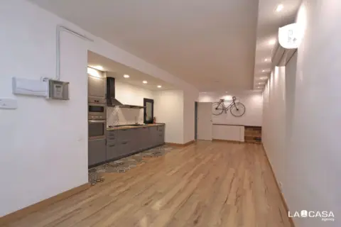 Local comercial en Carrer d'Elkano