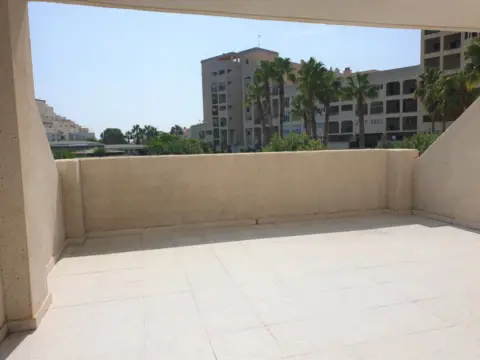 Piso en calle de Galeón, 2