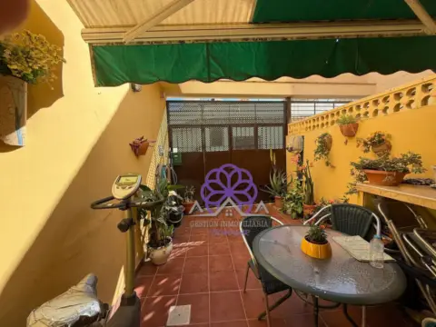 Dúplex en calle de Júpiter