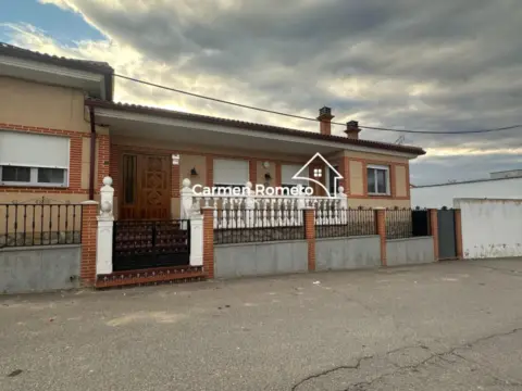 Chalet unifamiliar en calle de los Charros
