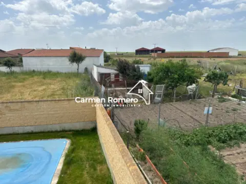 Chalet adosado en calle Ramón Ledesma