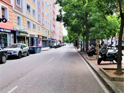 Piso en calle del Alcalde Sáinz de Baranda, 57