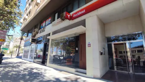 Local comercial en Avenida del Cabo de Gata, 1