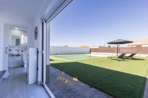 Chalet rústico en Urbanización Santa Isabel