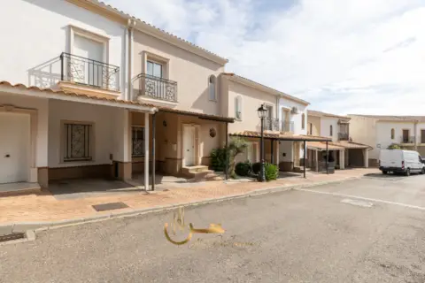 Chalet pareado en calle del Mirador