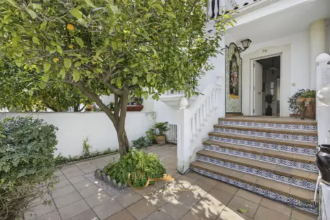 Chalet adosado en calle de Luis Cernuda