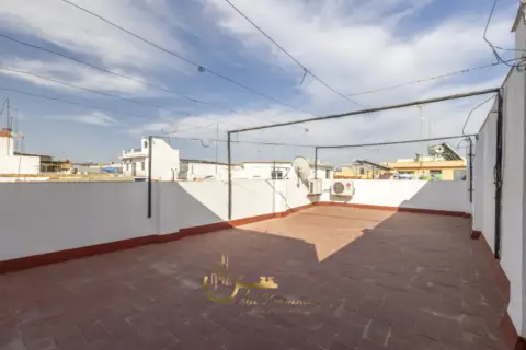 Casa adosada en calle Mairena del Alcor