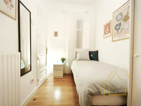 Habitación en calle de la Abada