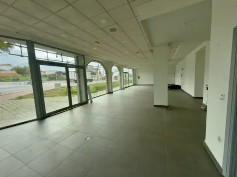 Local comercial en Avenida Juan Carlos I